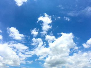 Obraz premium Blue sky background with clouds