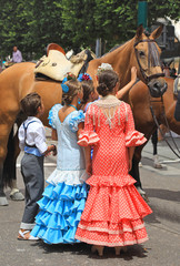 niños acariciando un caballo almería 4M0A6779-as19