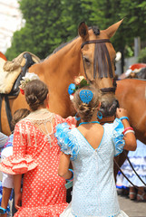 niños acariciando un caballo almería 4M0A6789-as19