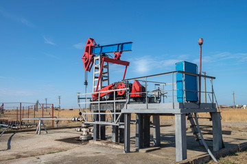 Working pump jack fracking crude extraction machine