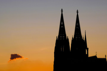 Fototapeta na wymiar Beautiful Cathedral of Cologne during Sunset
