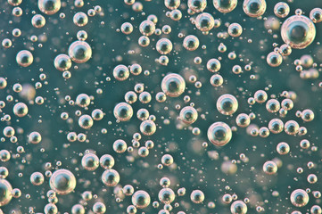 Small and Large Oxygen Bubbles in Skobeloff Liquid