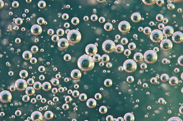 Small and Large Oxygen Bubbles in Skobeloff Liquid