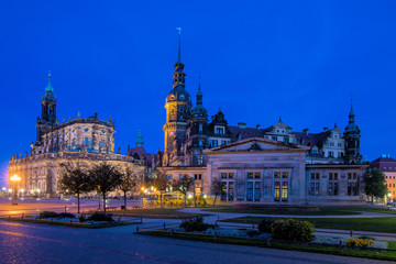 Fototapeta na wymiar Hofkirche, Kathedrale Sanctissimae Trinitatis, blaue Stunde, Altstadt, Dresden, Sachsen, Deutschland, Europa