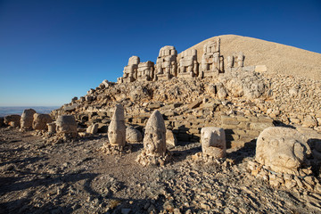 Fototapeta premium Statues on top of the Nemrut Mountain, in Adiyaman, Turkey