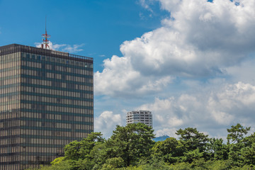 Obraz premium 夏の小倉中心街 勝山公園（福岡県北九州市）