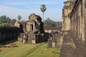 Fototapeta na wymiar The ruins of the religious temple complex of Angkor Wat