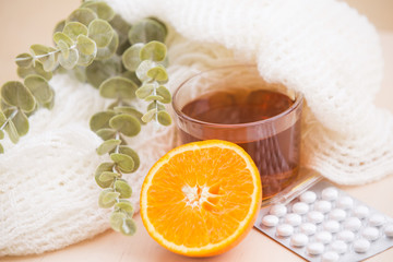 Fototapeta na wymiar Cold and flu pills and natural remedies 