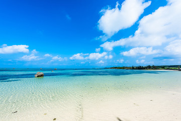 Fototapeta premium 佐和田の浜 宮古島の海 Beautiful beach in Miyakojima Island, Okinawa.