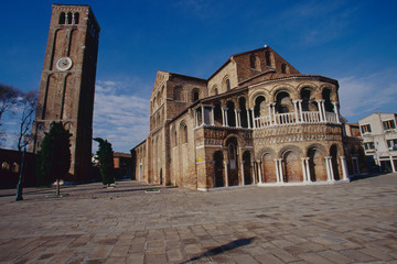 Fototapeta na wymiar ヴェネツィアのムラーノ島のサンタ・マリア・エ・ドナート教会