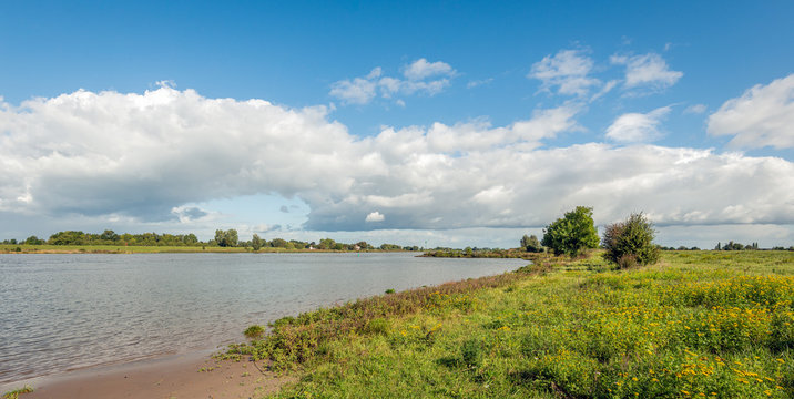 On the floodplains of a wide Dutch  river