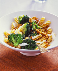 Pasta Fusilli Nudeln mit Brokkoli und Chili