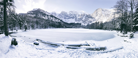 Langbathsee zugefroren - Salzkammergut