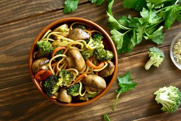 Egg noodles with vegetables in bowl