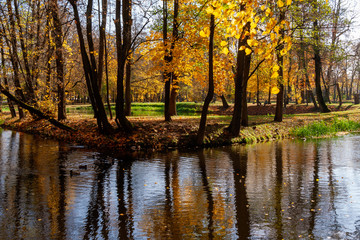 Fototapeta na wymiar Jesień w Parku Lubomirskich, Białystok, Podlasie, Polska