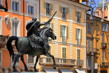 Fototapeta na wymiar ancient horse statue in piacenza city in italy 