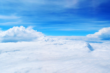 Vista aérea del cielo azul y nubes