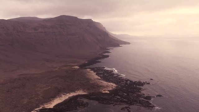  313/5000 Take aerial in semi-lateral sweep of the marine channel that separates the islands of Lanzarote with the island of La Graciosa, with special interest in the cliffs or cliffs of more than 400