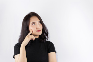 Short haired girl Wearing a black T-shirt Use her index finger to touch her cheek. Show some suspicion She is thinking or having new ideas. white background
