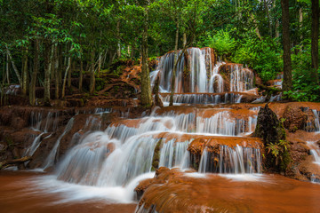Fototapeta premium Pa-wai waterfall, Beautiful waterfall in Tak province, ThaiLand.