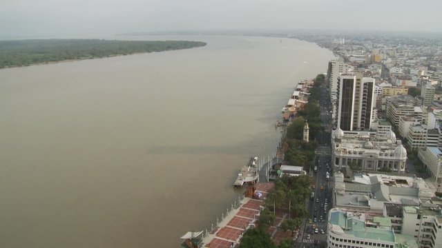 R&iacute;o Guayas y el malec&oacute;n de Guayaquil