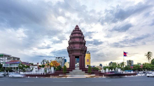 4K UHD Time lapse of Independance monument and traffic in Phnom Phen, Cambodia.
