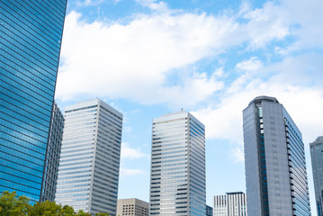 Fototapeta premium 都会の高層ビル