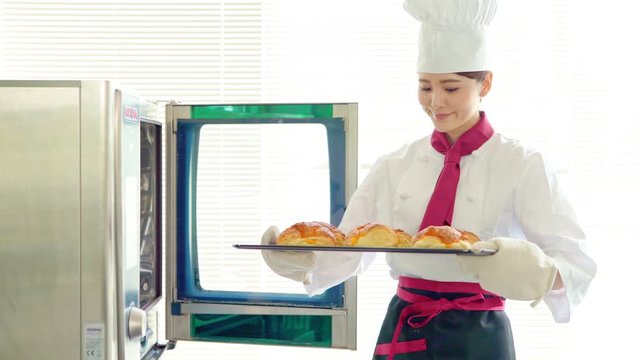 女性パン職人
