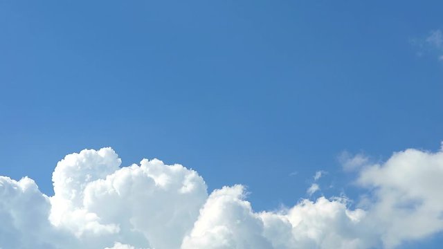 pure heap white cloud moving on blue sky time lapse
