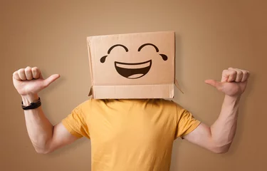 Deurstickers Funny man wearing cardboard box on his head with smiley face © ra2 studio