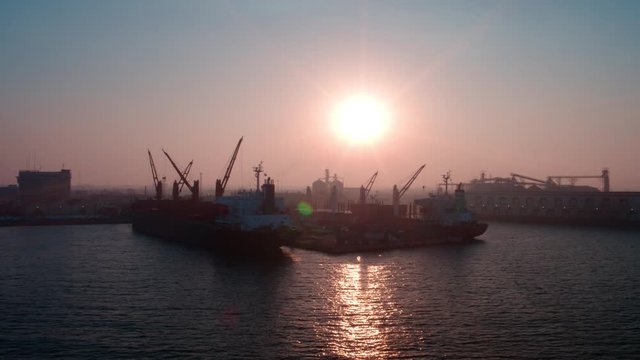 Puerto en el atardecer