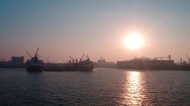 Puerto en el atardecer