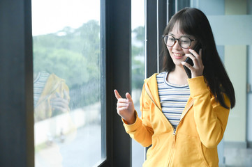 Asian girl student called her friend at the window.To prepare for the university entrance...