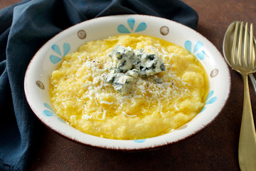 polenta tradizionale con formaggio e burro
