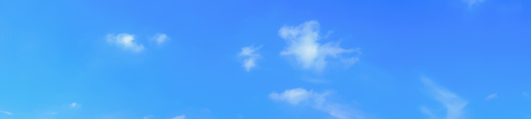 Obraz premium panoramic scenery of clear blue sky background