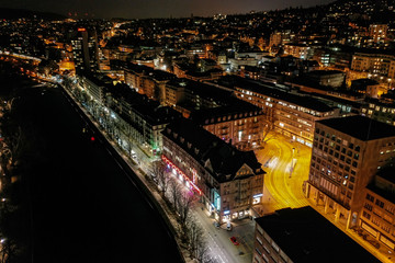 Luftaufnahme von Zürich in der Nacht - 296709667
