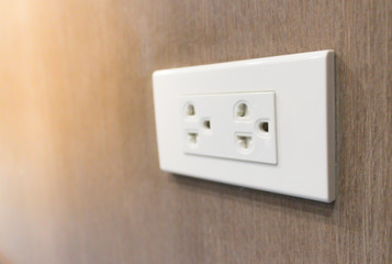 electric plug 220 volt on wall