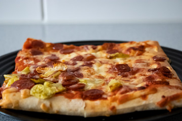 pizamitsalamie-pfeeronie-käse-pilzen