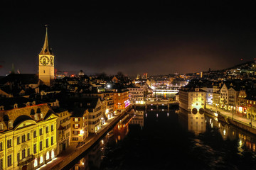 Fototapeta na wymiar Zürich in der Nacht, Luftaufnahme