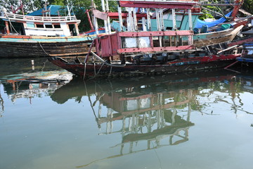 Obraz premium boats in canal