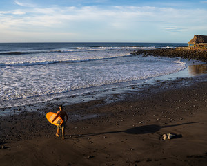 Obraz premium Surfer in El Zonte, El Salvador
