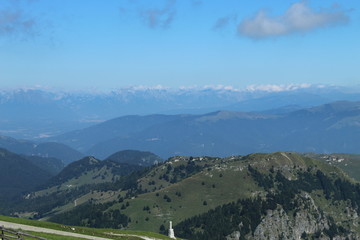 landscape with mountains and blue sky of Monte Grappa (landscape, mountain, sky, nature, mountains, green, hill, panorama, blue, view, tree, forest, beatiful, alberi, montagna ,cielo, natura, collina)