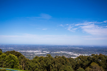 Ausblick auf Stadt und Himmel