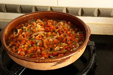 Cocinando pisto de verduras.
