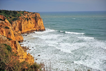 Fototapeta na wymiar Scenic view of the cliffs at ponte de Piedade