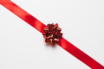 Silk ribbon with shiny bow