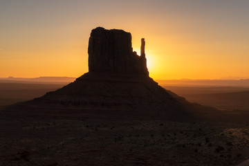 Fototapeta na wymiar Sunrise over iconic Monument Valley, Arizona, USA