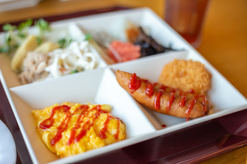 朝食ビュッフェのプレート