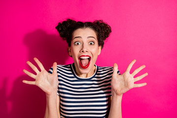 Photo of wavy charming cheerful nice cute rejoicing woman screaming with happiness showing you her palms hands isolated over fuchsia vivid color background