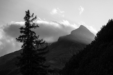 F&ouml;hnwolke am Berggipfel